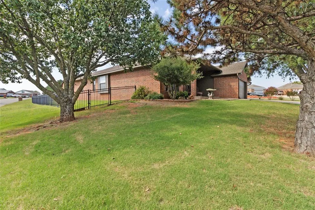 Photo 4 — 1102 Parkview Circle, Purcell, OK 73080