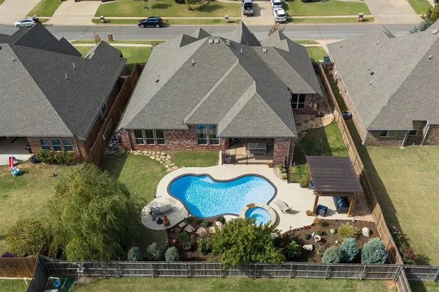 Photo 2 — 14612 Doulton Circle, Oklahoma City, OK 73142