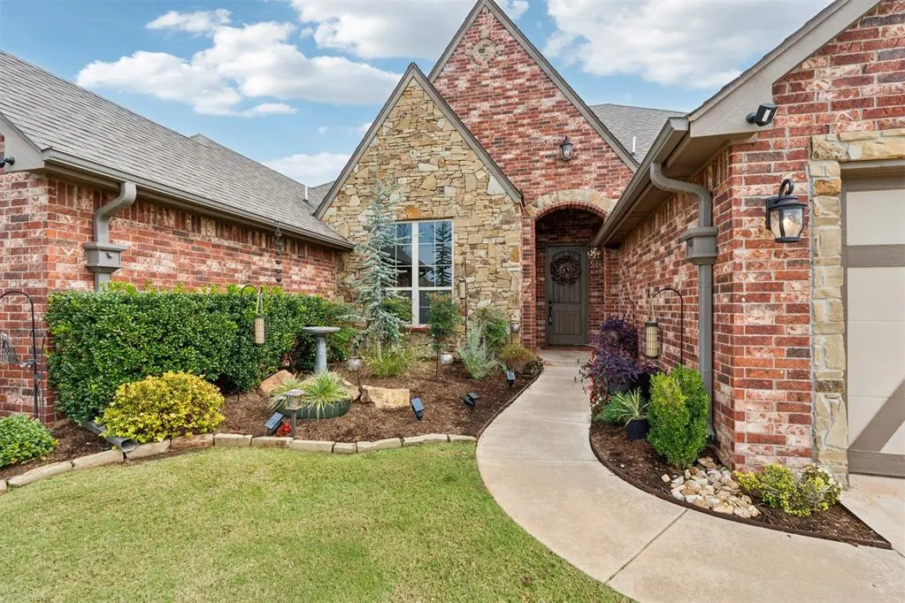 Photo 8 — 14612 Doulton Circle, Oklahoma City, OK 73142