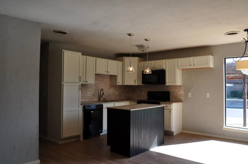 Photo 7 — 6805 NW 63rd Terrace, Oklahoma City, OK 73132