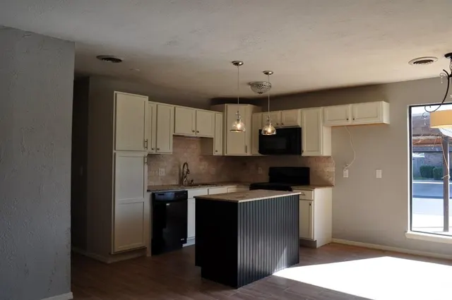 Photo 7 — 6805 NW 63rd Terrace, Oklahoma City, OK 73132