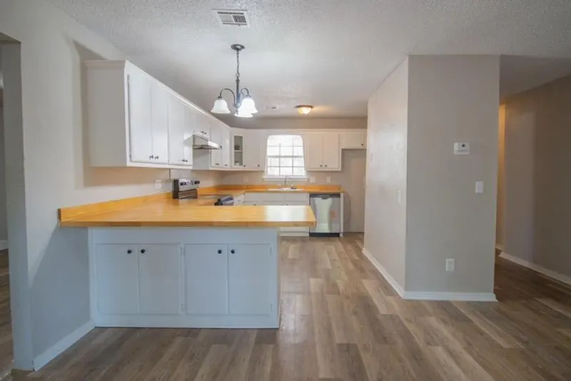 Photo 9 — 506 Eastgate Avenue, Wynnewood, OK 73098