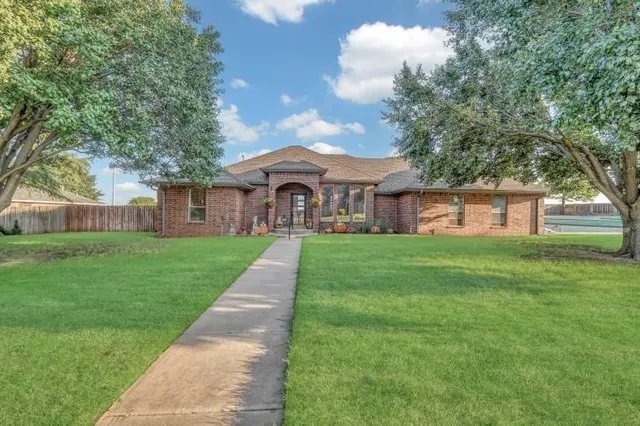 Front exterior — 2305 Sunset Drive, Clinton, OK 73601