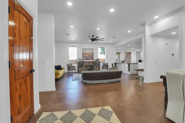 Photo 7 — 2305 Sunset Drive, Clinton, OK 73601