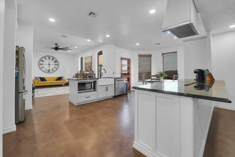 Photo 9 — 2305 Sunset Drive, Clinton, OK 73601