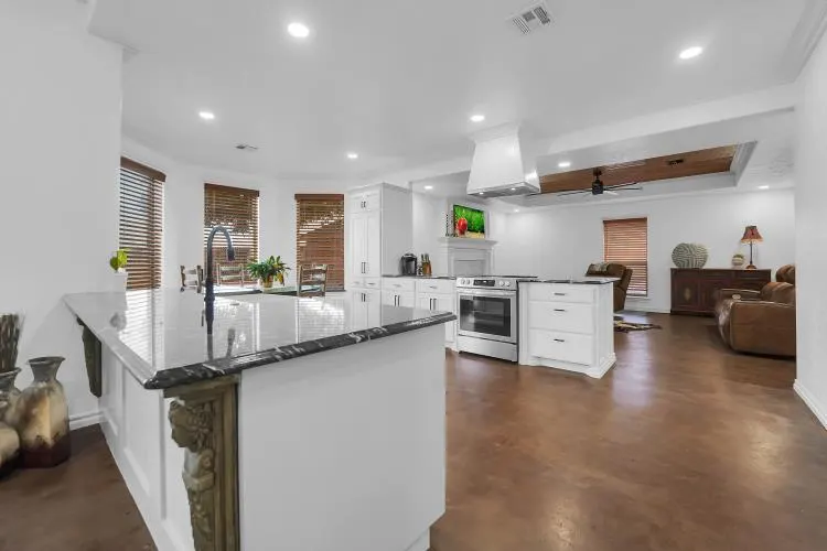 Photo 10 — 2305 Sunset Drive, Clinton, OK 73601