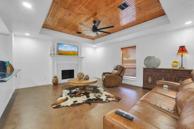Photo 14 — 2305 Sunset Drive, Clinton, OK 73601