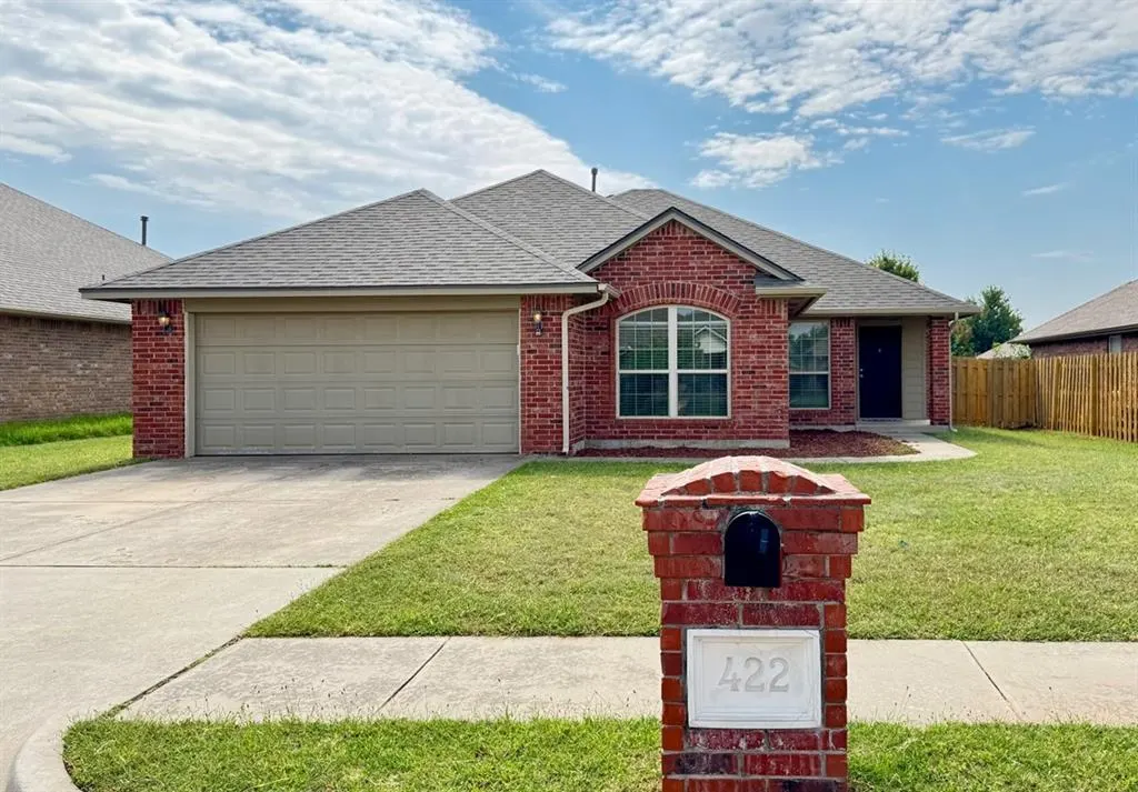 Front exterior — 422 Oregon Trail, Edmond, OK 73003