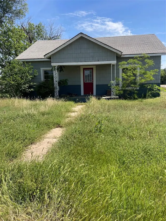 Front exterior — 301 E versa Street, Hollis, OK 73550