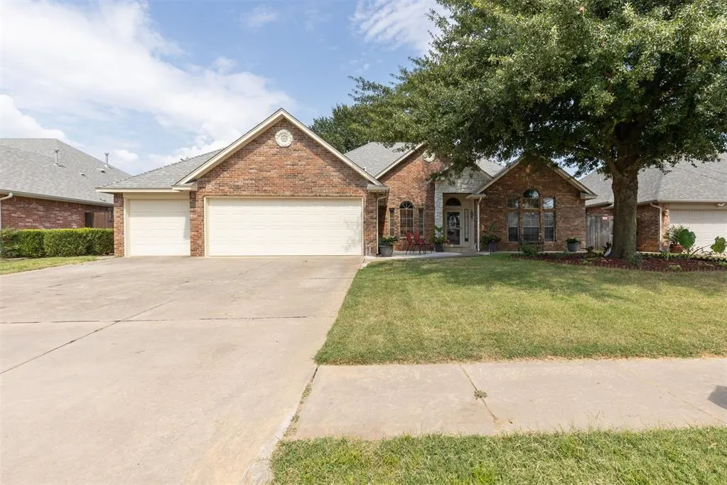 Photo 2 — 3613 SW 123rd Court, Oklahoma City, OK 73170