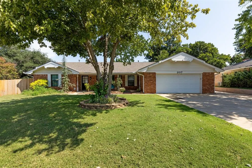 Front exterior — 207 Saint James Place, Chickasha, OK 73018