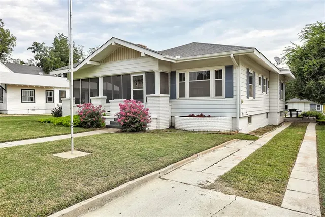 Photo 3 — 811 S Hoff Avenue, El Reno, OK 73036