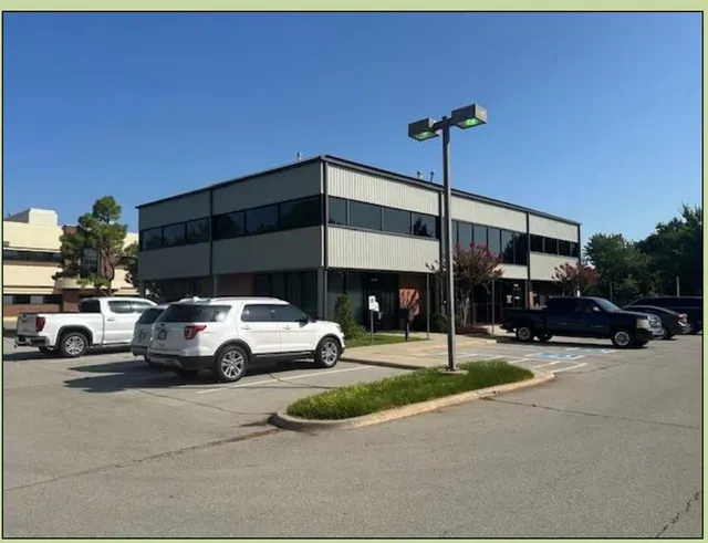 Photo 2 — 708 NW 24th Avenue, Norman, OK 73069