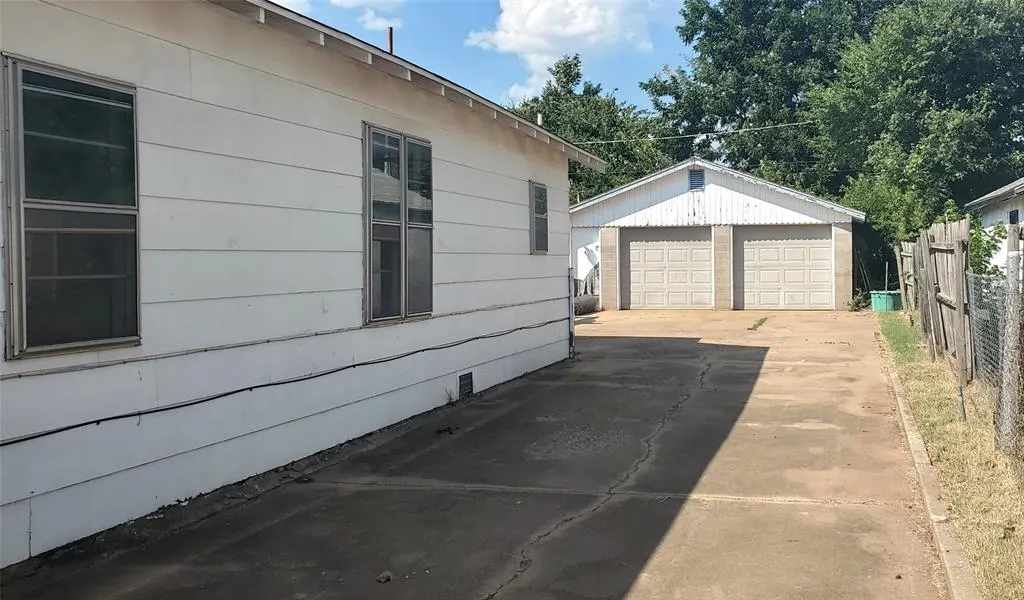 Photo 2 — 321 SE 49th Street, Oklahoma City, OK 73129