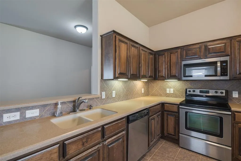 Photo 24 — 9504 SW 25th Street, Oklahoma City, OK 73128