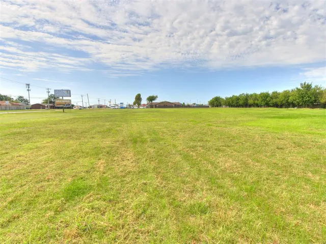 Photo 3 — 8701 S May Avenue, Oklahoma City, OK 73159