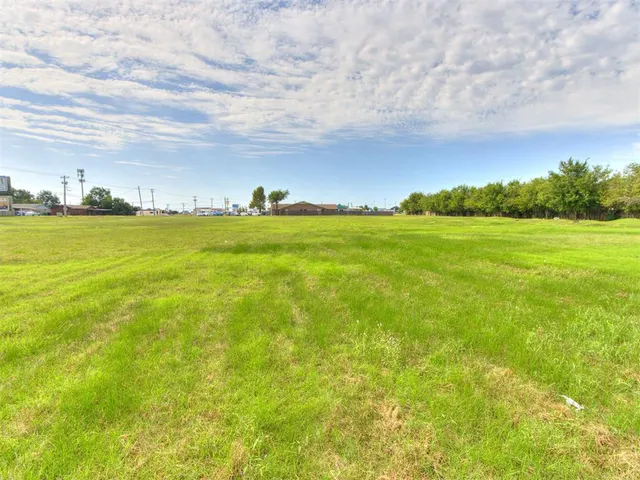 Photo 4 — 8701 S May Avenue, Oklahoma City, OK 73159