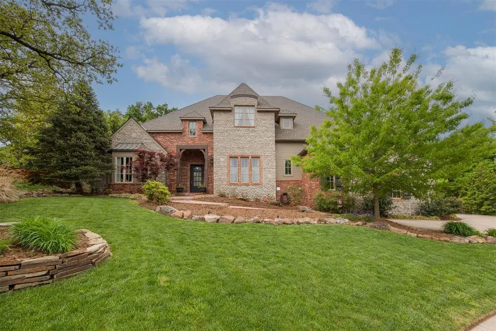 Photo 2 — 3604 Hunters Creek Road, Edmond, OK 73003