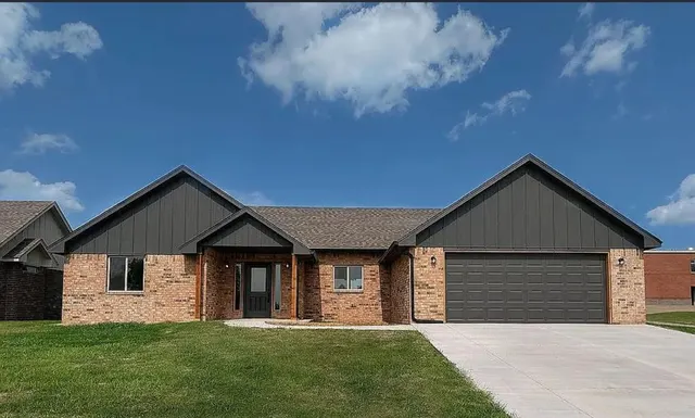Front exterior — 206 S Noble Avenue, Hinton, OK 73047