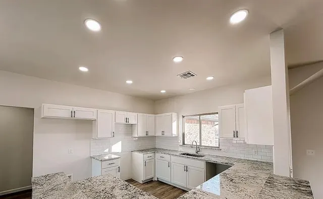 Photo 3 — 206 S Noble Avenue, Hinton, OK 73047