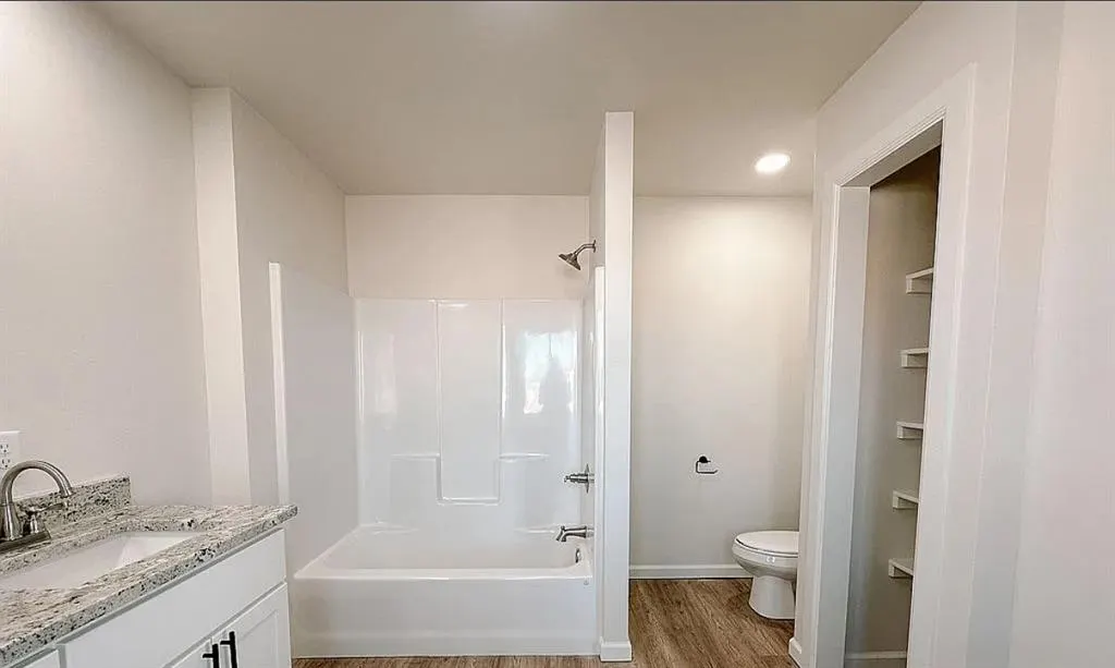 Photo 4 — 206 S Noble Avenue, Hinton, OK 73047