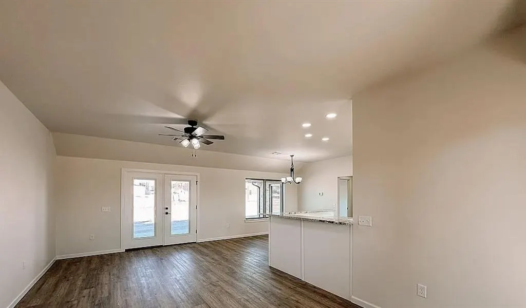 Photo 5 — 206 S Noble Avenue, Hinton, OK 73047