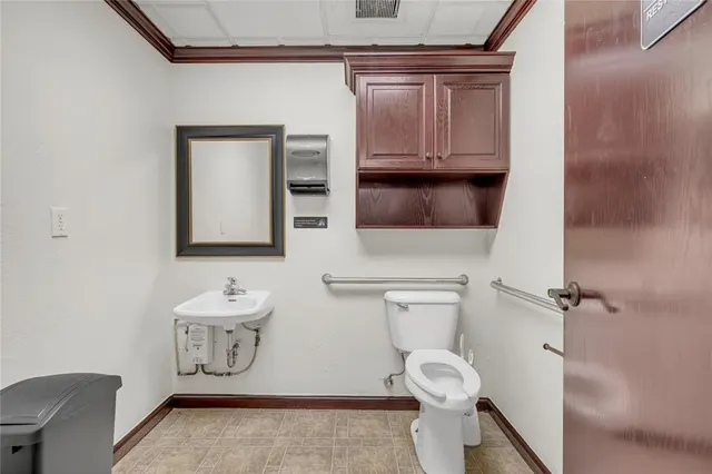 Photo 5 — 7106 NW 39th Expressway, Bethany, OK 73008