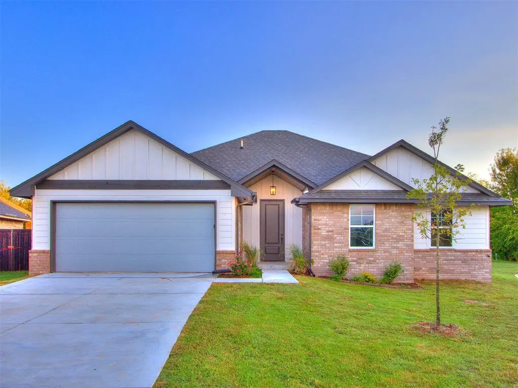 Front exterior — 11601 SW 14th Street, Yukon, OK 73099