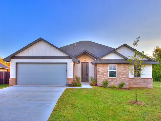Front exterior — 11601 SW 14th Street, Yukon, OK 73099
