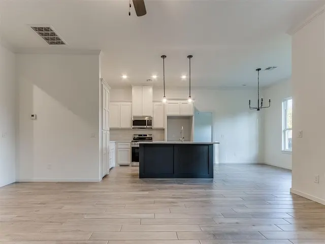 Photo 6 — 11601 SW 14th Street, Yukon, OK 73099