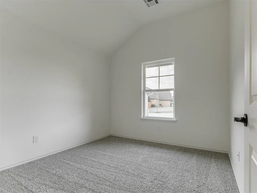 Photo 17 — 11601 SW 14th Street, Yukon, OK 73099