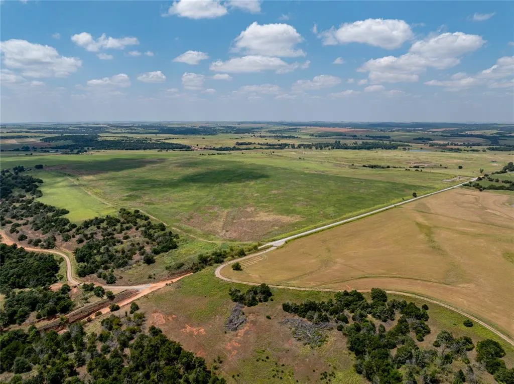 Photo 2 — 12083 E County Street 2580 Street, Lookeba, OK 73053