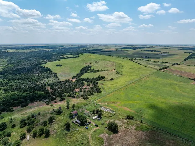 Photo 2 — 12199 county street 2570 Street, Lookeba, OK 73053