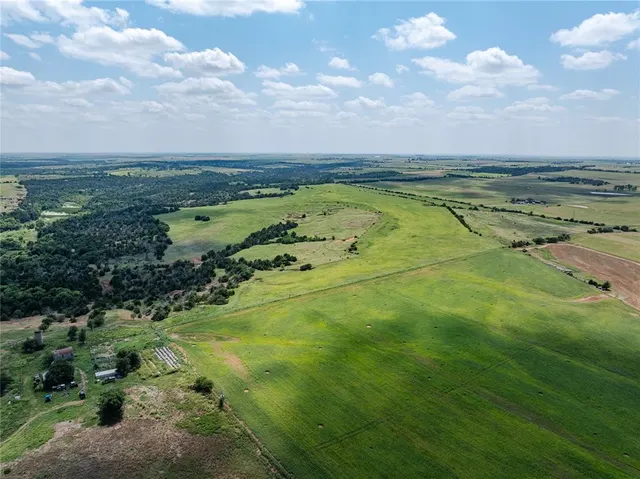 Photo 4 — 12199 county street 2570 Street, Lookeba, OK 73053