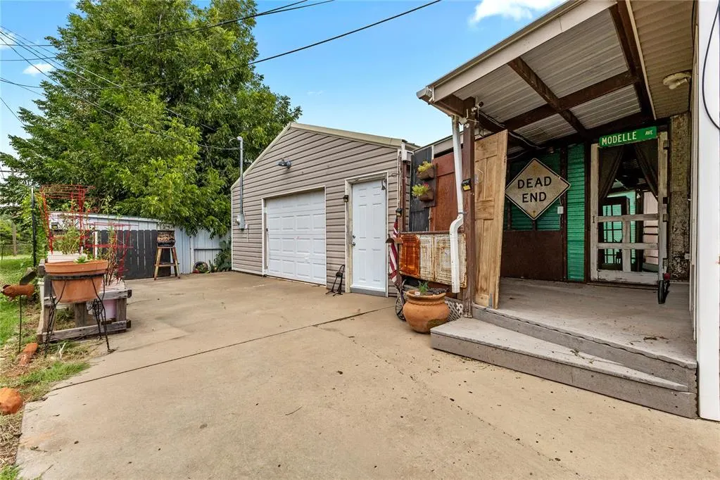 Photo 29 — 905 Prairie Chief Avenue, Clinton, OK 73601