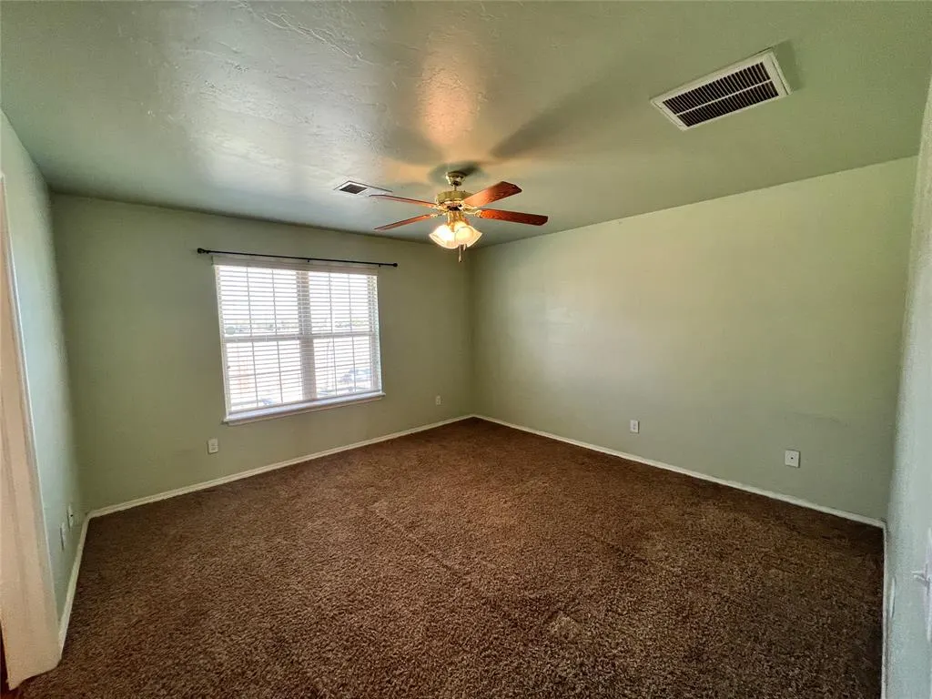 Photo 16 — 813 NE 85th Street, Oklahoma City, OK 73114