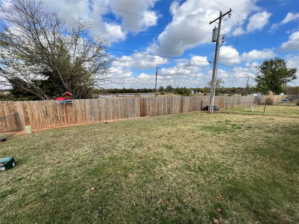 Photo 25 — 813 NE 85th Street, Oklahoma City, OK 73114
