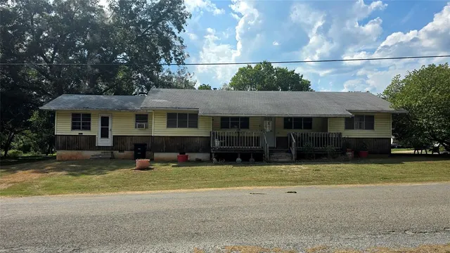 Front exterior — 701 Johnson Street, Meeker, OK 74855