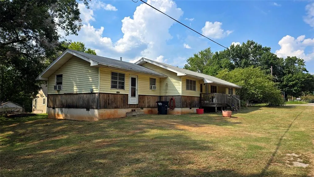 Photo 2 — 701 Johnson Street, Meeker, OK 74855