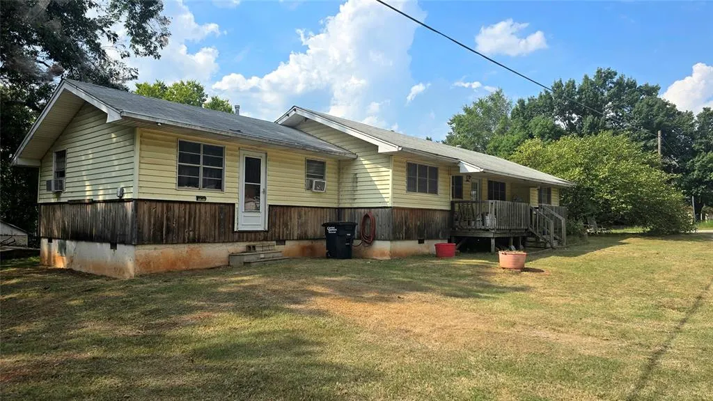 Photo 3 — 701 Johnson Street, Meeker, OK 74855