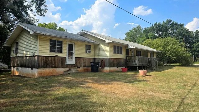 Photo 3 — 701 Johnson Street, Meeker, OK 74855