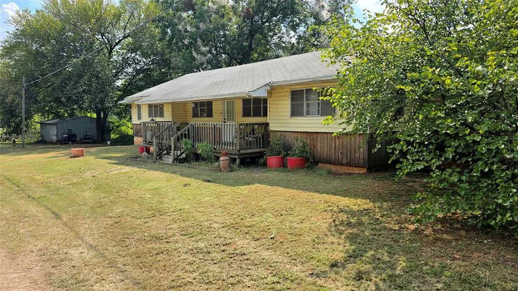 Photo 4 — 701 Johnson Street, Meeker, OK 74855