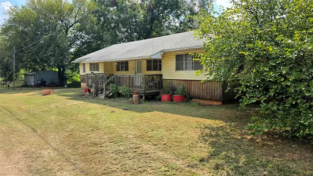 Photo 4 — 701 Johnson Street, Meeker, OK 74855