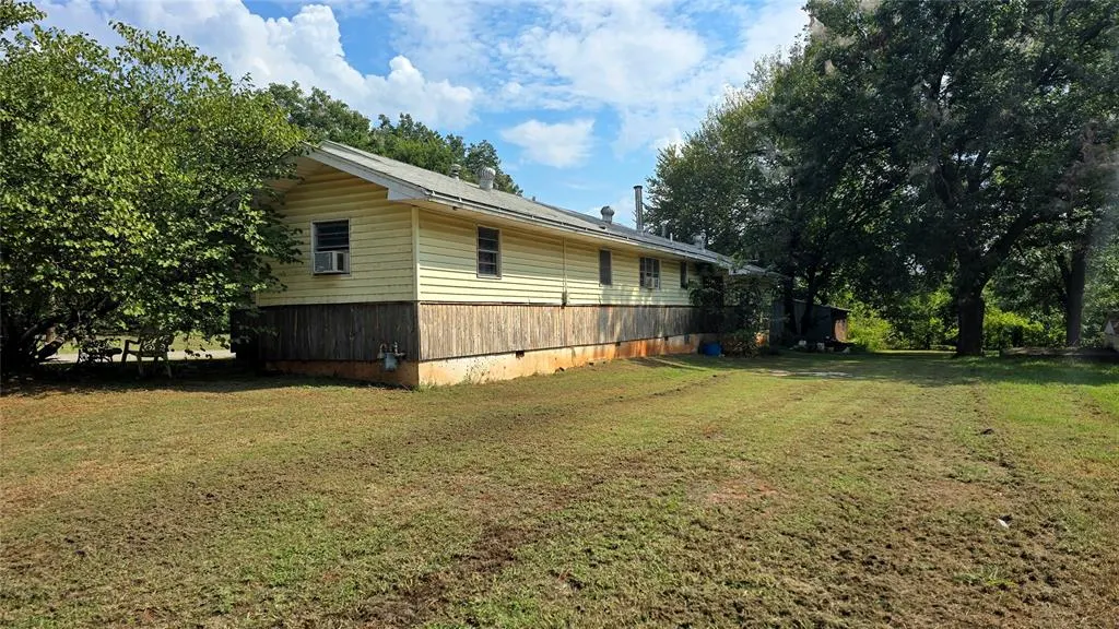Photo 5 — 701 Johnson Street, Meeker, OK 74855