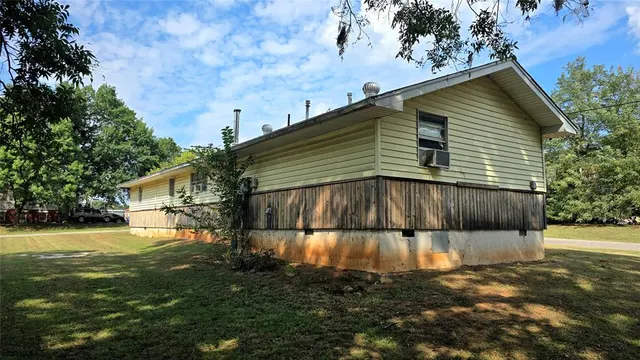 Photo 6 — 701 Johnson Street, Meeker, OK 74855