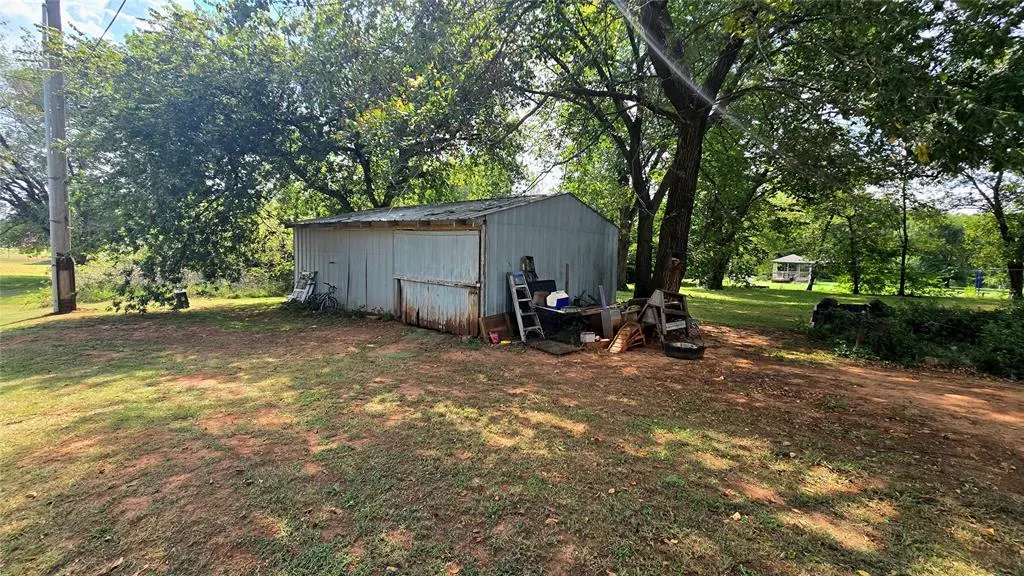 Photo 7 — 701 Johnson Street, Meeker, OK 74855