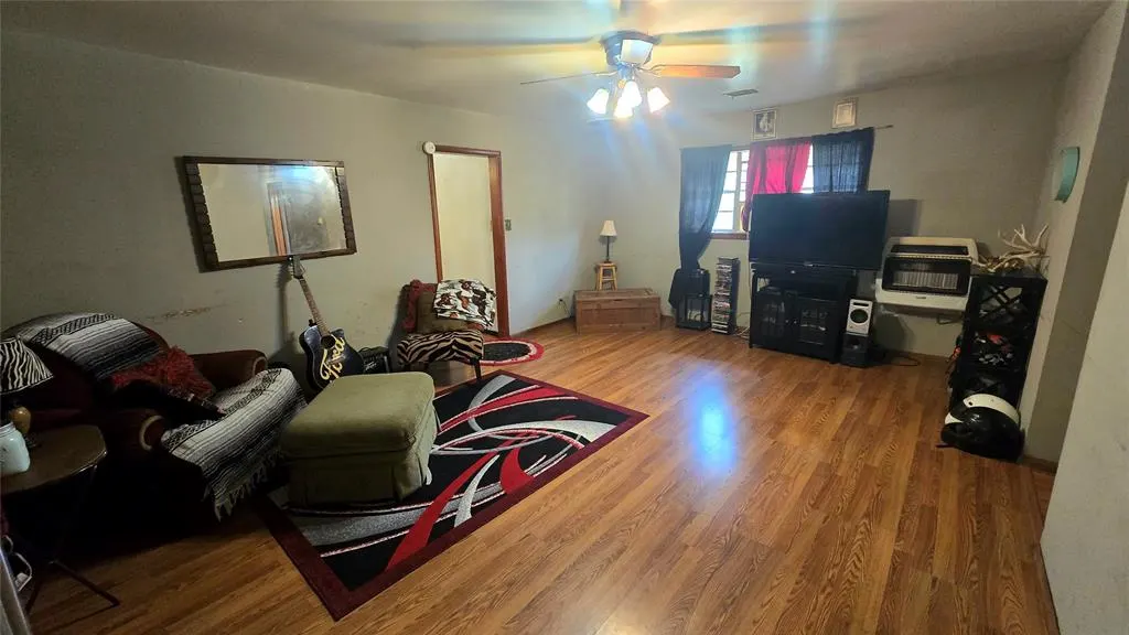 Photo 8 — 701 Johnson Street, Meeker, OK 74855