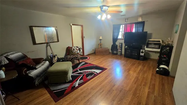 Photo 8 — 701 Johnson Street, Meeker, OK 74855