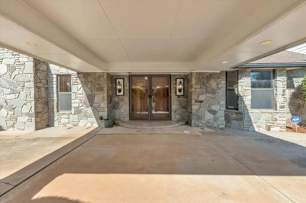 Photo 5 — 5001 Misty Glen Circle, Oklahoma City, OK 73142