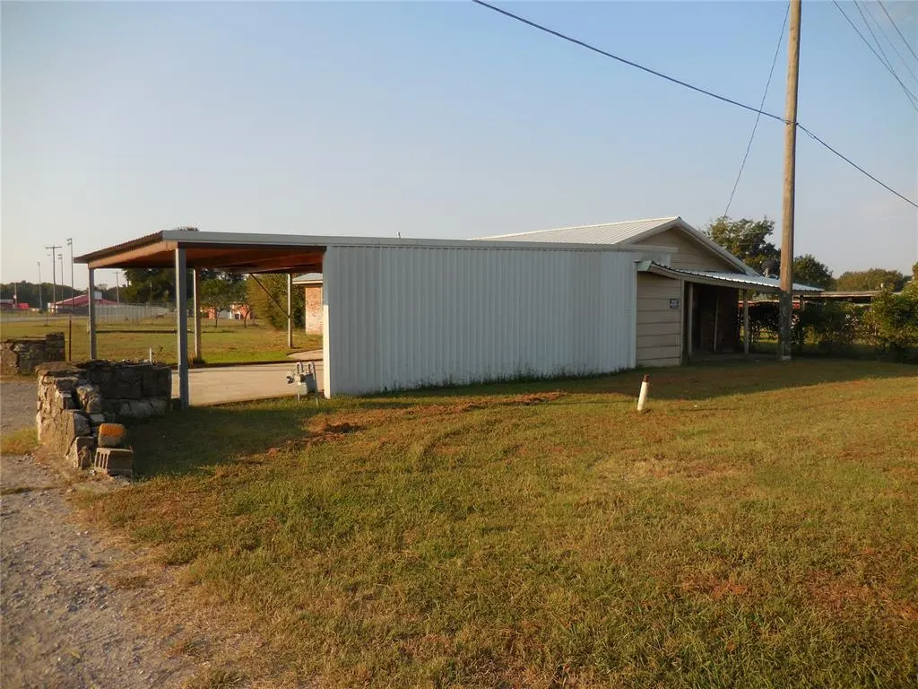 Photo 6 — 411 S A Street, Davis, OK 73030